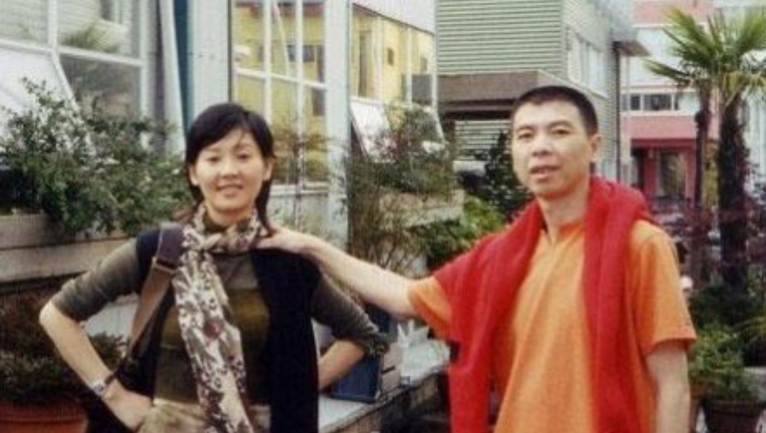 冯小刚：抛弃结婚15年的原配，40岁娶小10岁徐帆