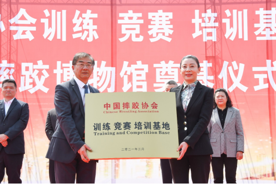 中国摔跤协会首个高校“训练、竞赛、培训基地”和摔跤博物馆落户九州体育