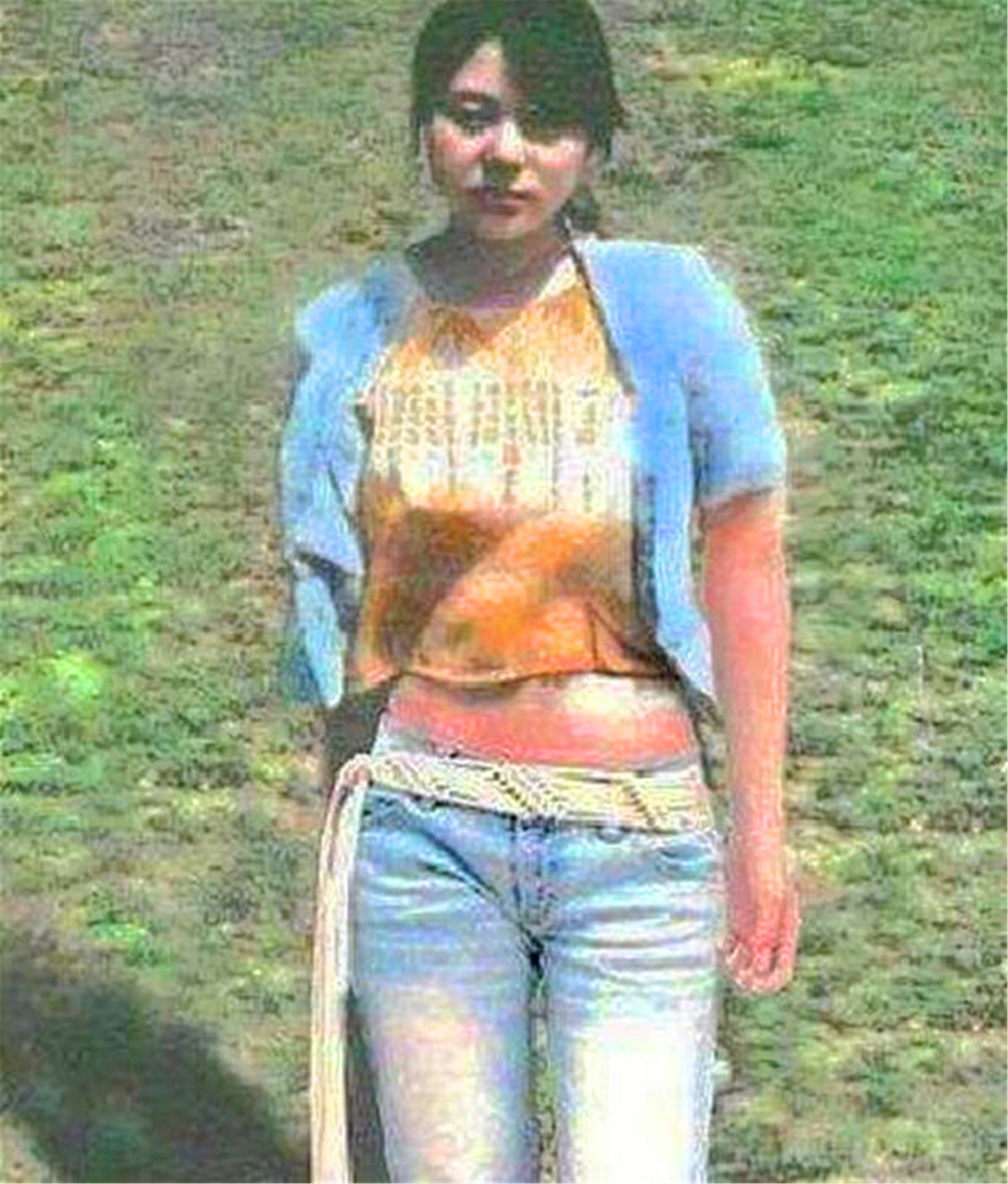 19岁少女被枪决前，突然主动张开嘴，众人疑惑，