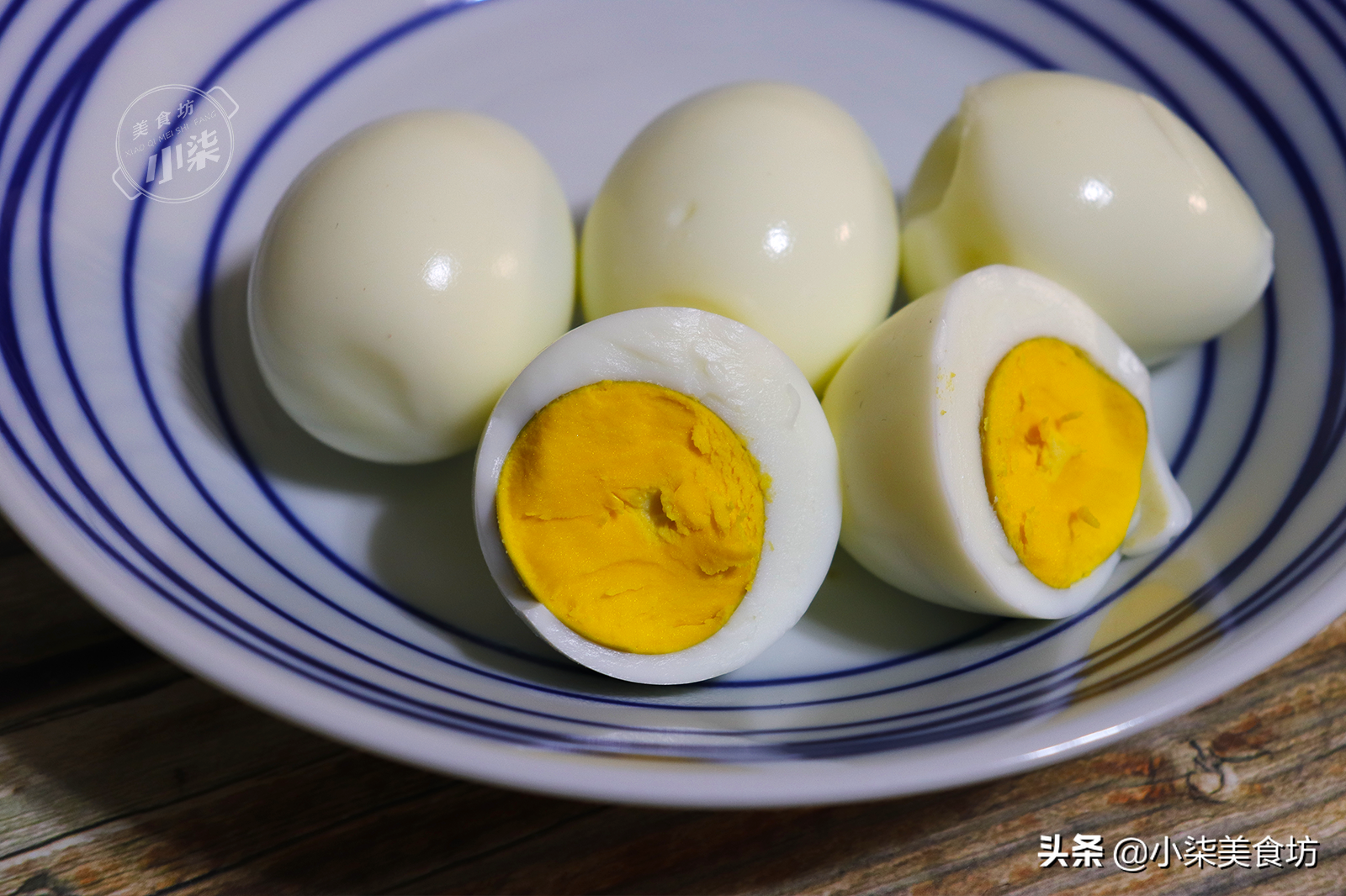 图片[1]-最近很火的煮鸡蛋 只需一张纸 鸡蛋2分钟出锅 软嫩适中口感好-起舞食谱网