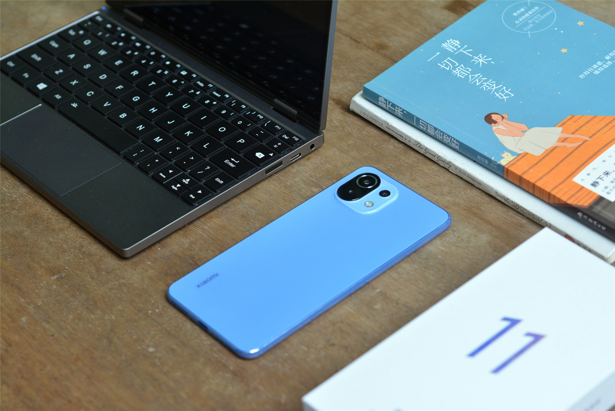 小米11青春版简评：159g轻薄机身，却有4250mAh大电池