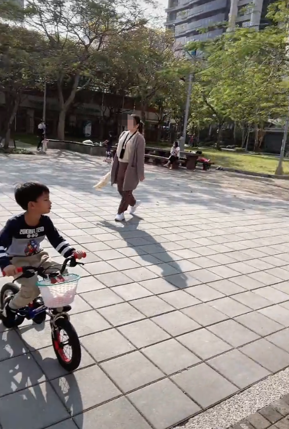 汪小菲曬兒女近照，玥兒性格活潑似小男生，希箖露正臉超像爸爸