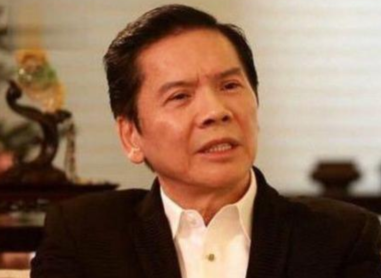 向华强和前妻的女儿，不愿和爸爸扯上关系，如今她优秀得让人羡慕