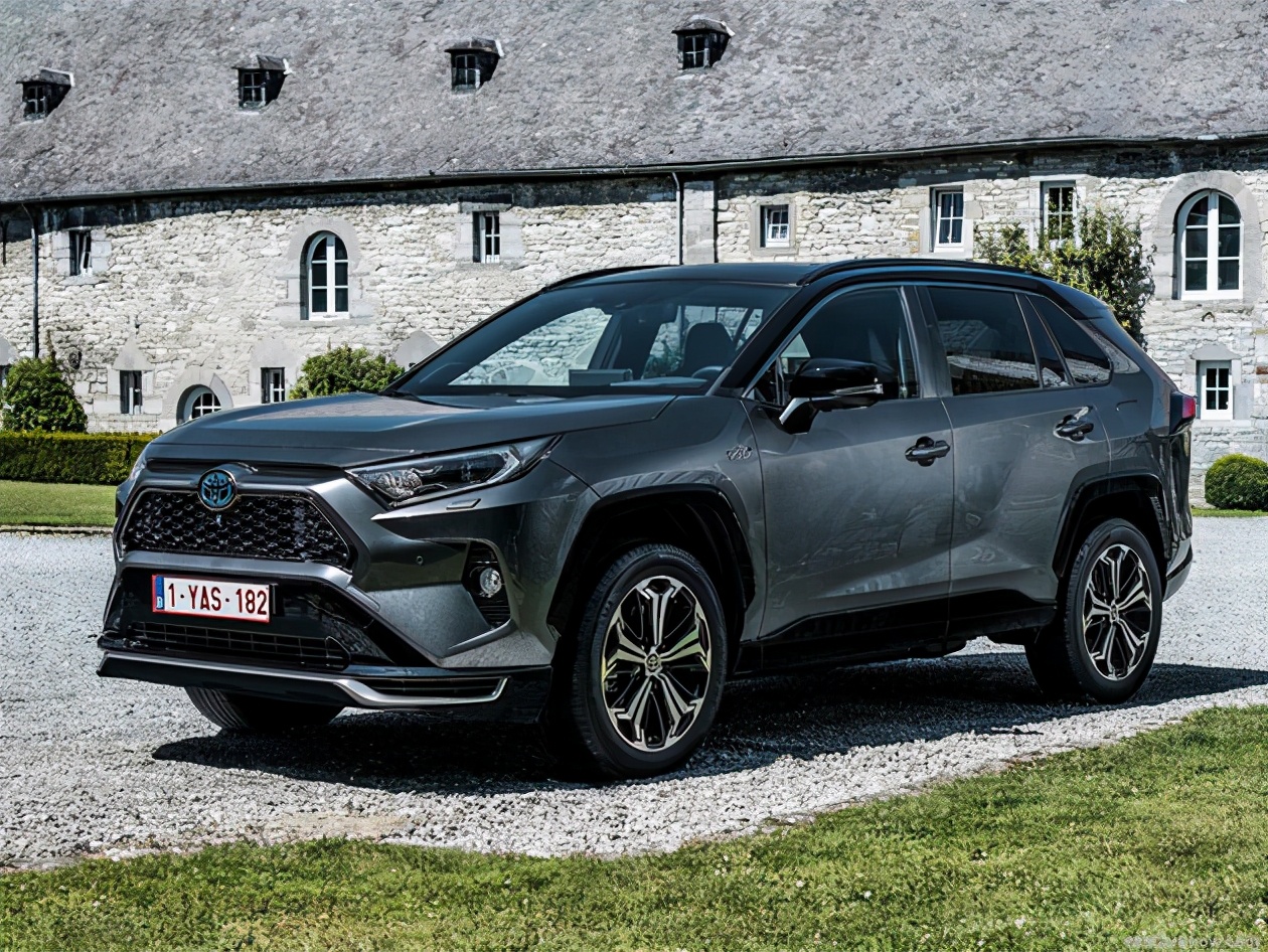 国产丰田RAV4插电混动版或广州车展亮相 新能源车又多一选择