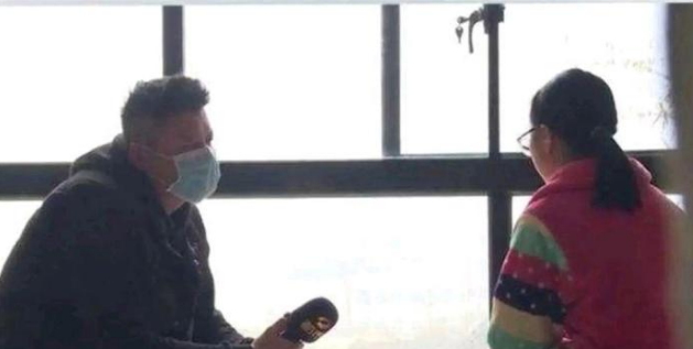 16岁高中生打赏主播，家中50万被挥霍一空，妈妈
