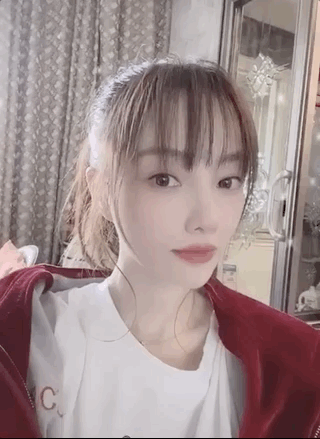 李小璐玩变脸故意模仿贾乃亮，旧情复燃是想复合吗？