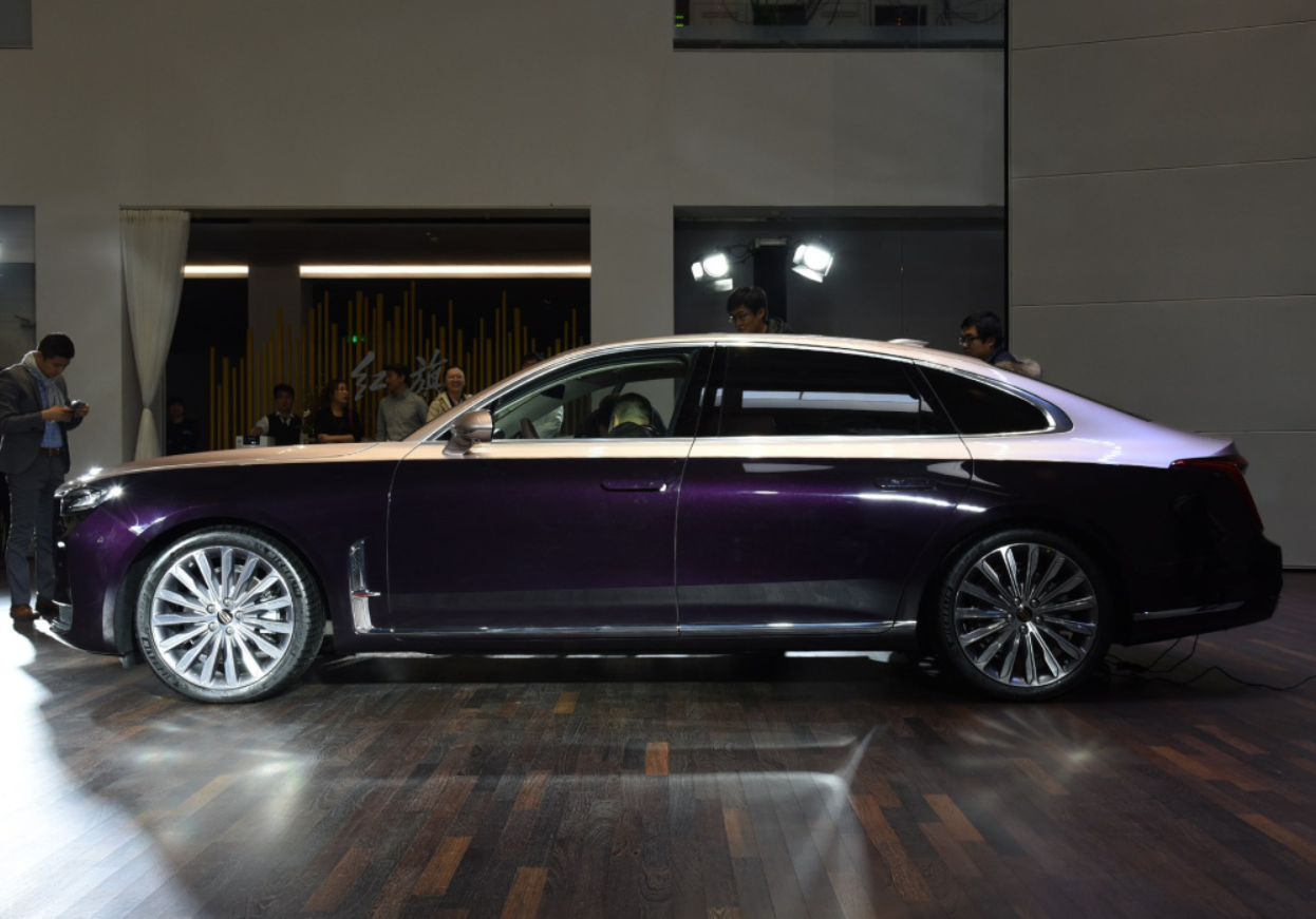 这车真豪华，3.0T V6发动机，轴距超过3米