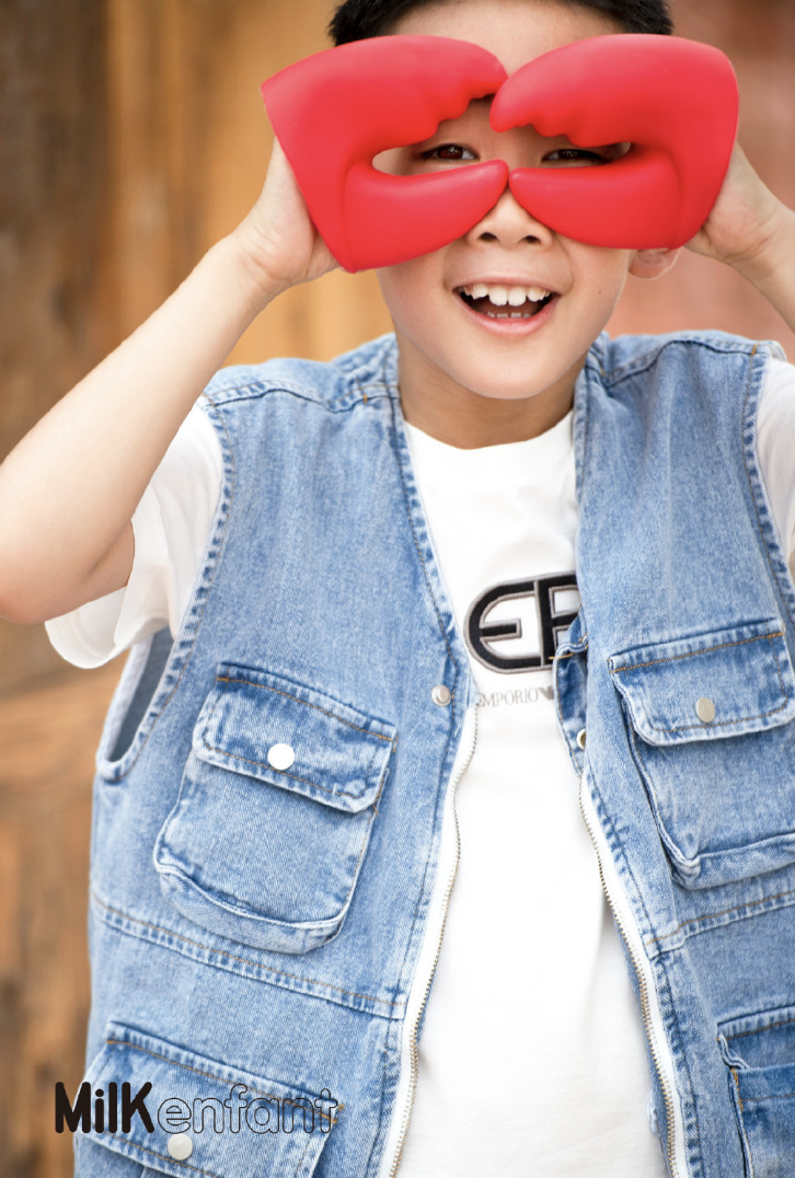 Jasper拍六一写真，8岁小小春长成翩翩少年，玩水吹泡泡充满童趣