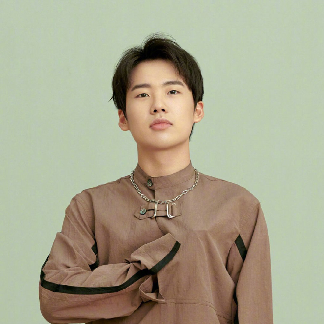 张鹤伦在线求助发型，冯照洋经验丰富给建议，嘴甜小菊获师叔表扬