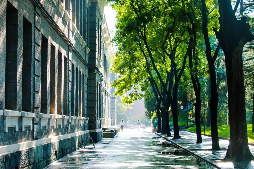 这些大学太美了！网友哭着想重回高考，你最喜欢哪一个？