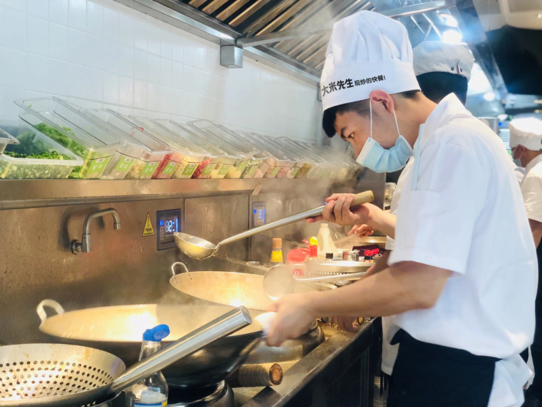 品类“独角兽”诞生，乡村基成为中式快餐业首个直营店破千家品牌
