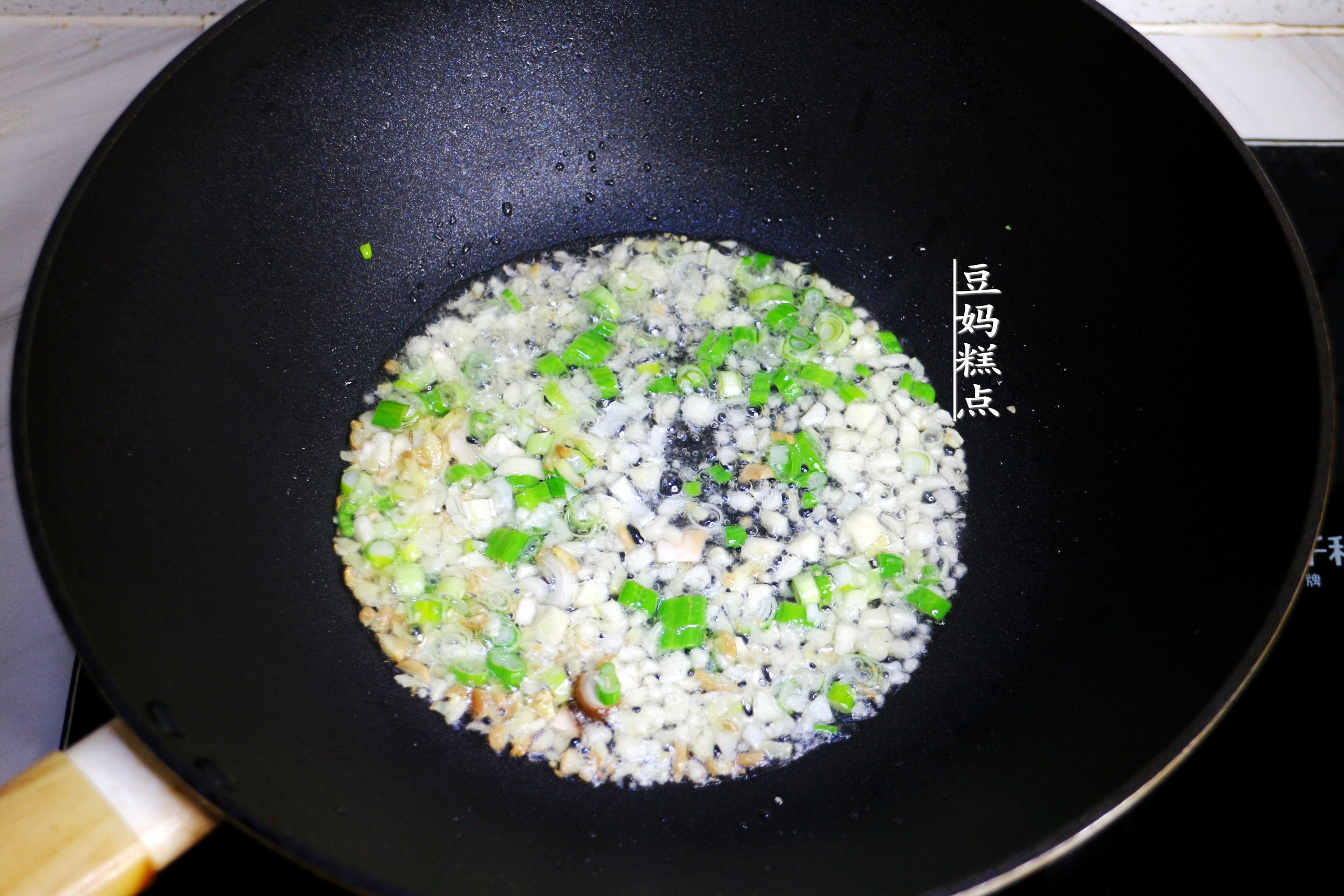 16步詳解，又一超好吃的家常拌麵，20塊錢一家五口吃撐了