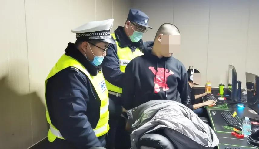 1小时锁定肇事者！临沂18岁青年无证驾驶！撞车后逃跑