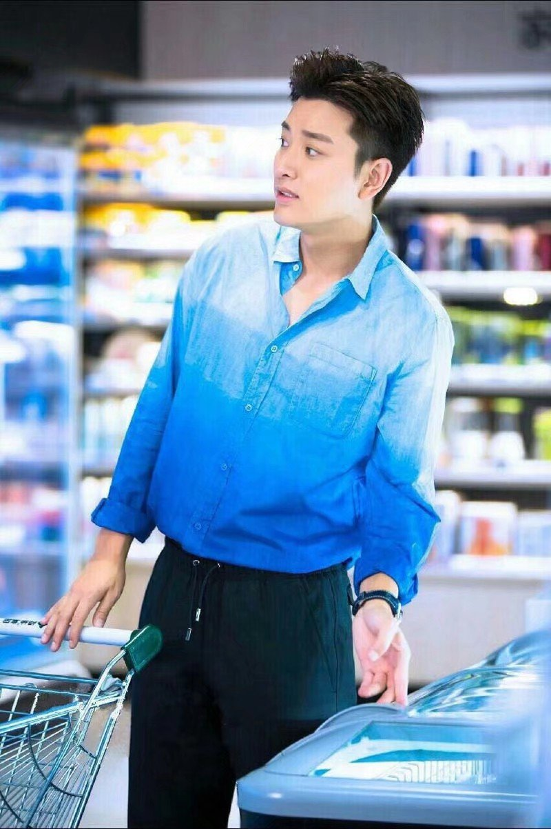 贾乃亮见甜心和前妻，精心打扮一番贼帅气，李