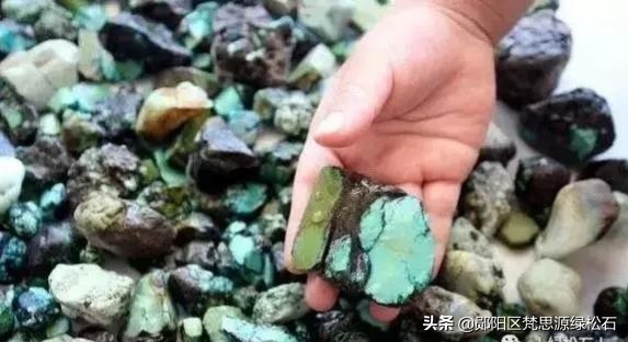 一颗绿松石珠子卖了27万，绿松石为什么会越来越贵？