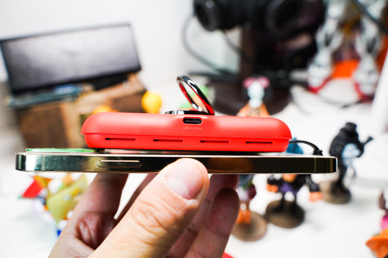 这才是iPhone充电最佳的姿态！iWALK变色龙充电宝评测