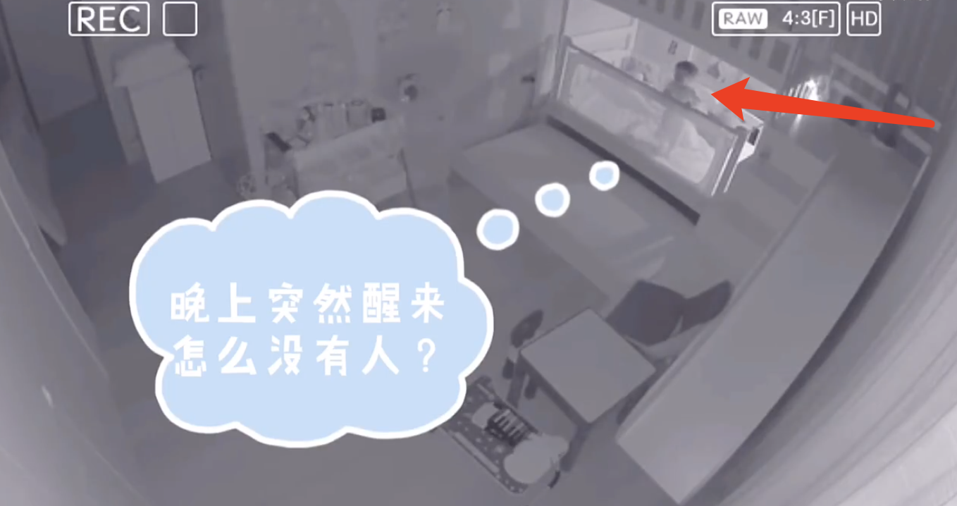 安以轩2岁儿子再“越狱”，翻出床围还将门反锁，沉着应对超淡定