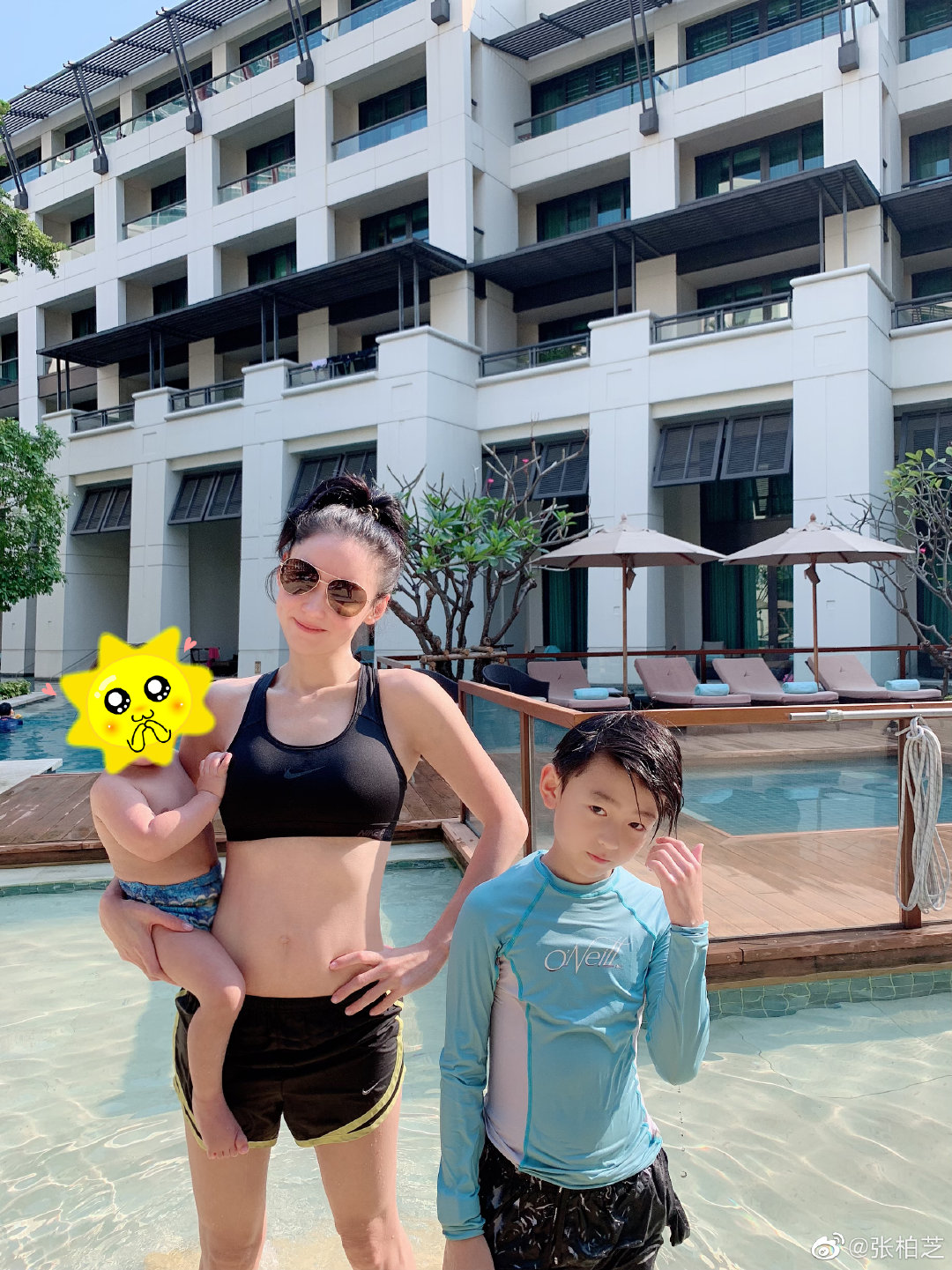 张柏芝小儿子正面照终于曝光，网友：跟谢霆锋太像了吧