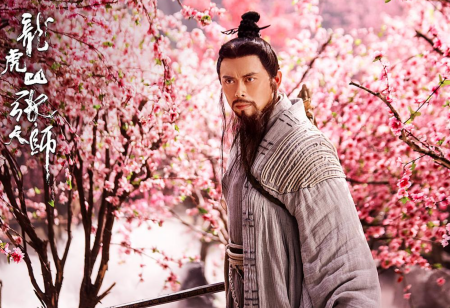 《張?zhí)鞄煛肺从诚然穑倩柿ν踔笤俪鼋?jīng)典，網(wǎng)友：拜見老天師