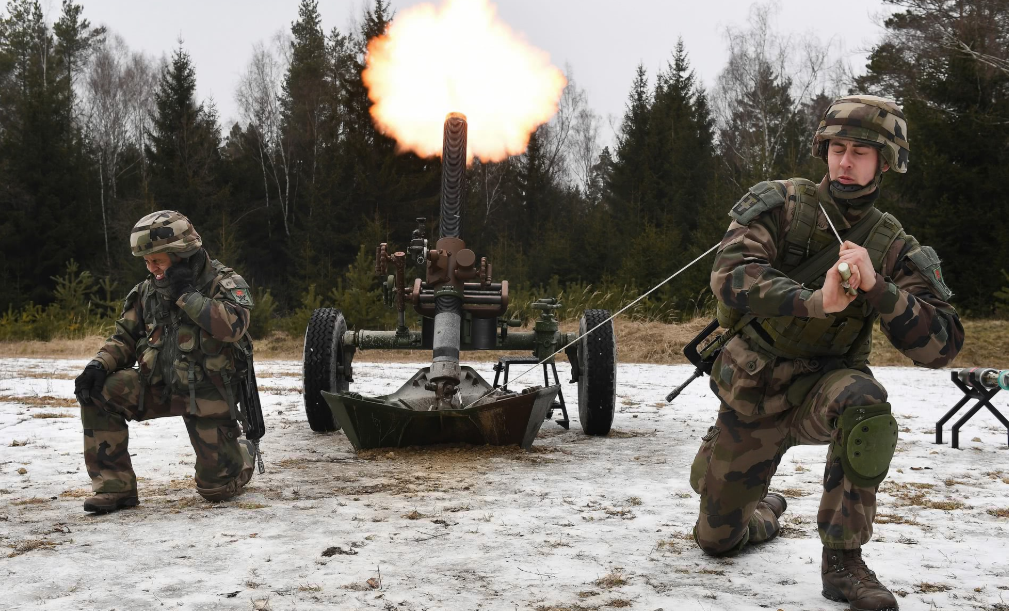各国专家纷纷发出战争预警！美国跃跃欲试，中俄密切联系
