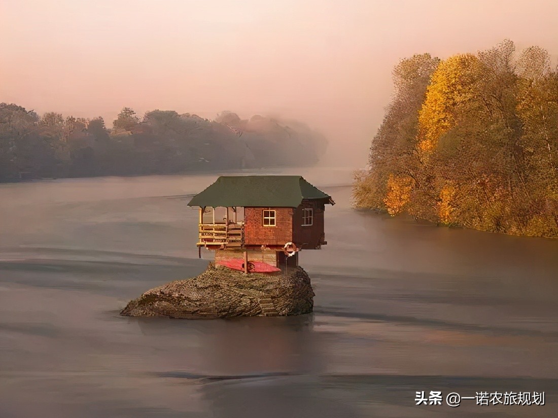 世界上最夢(mèng)幻的小木屋，感受仰望星空的浪漫，有房如此夫復(fù)何求