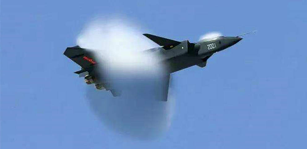 殲20飛不出音爆雲，表明它不能超音速，不如美國F22？