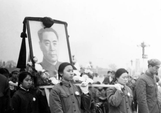 1990年张学良恢复自由，记者问他最佩服谁，他不假思索说出3个人