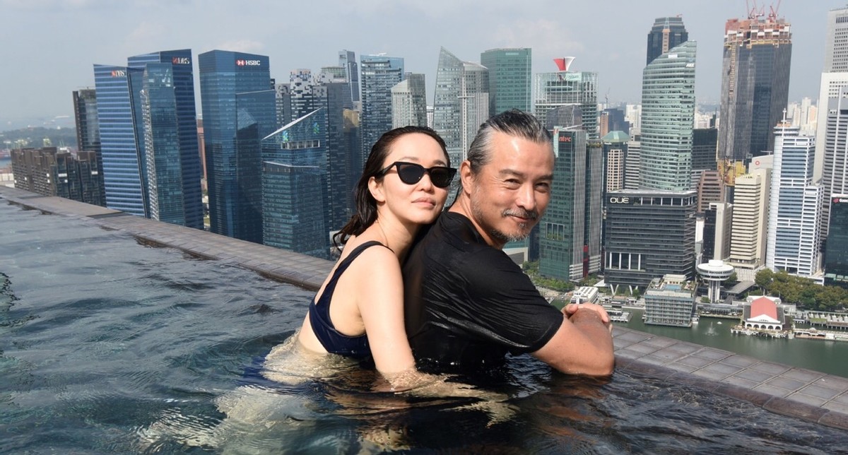 範文芳一家三口同框，6歲兒子五官清秀顏值高，老公一頭長發搶鏡