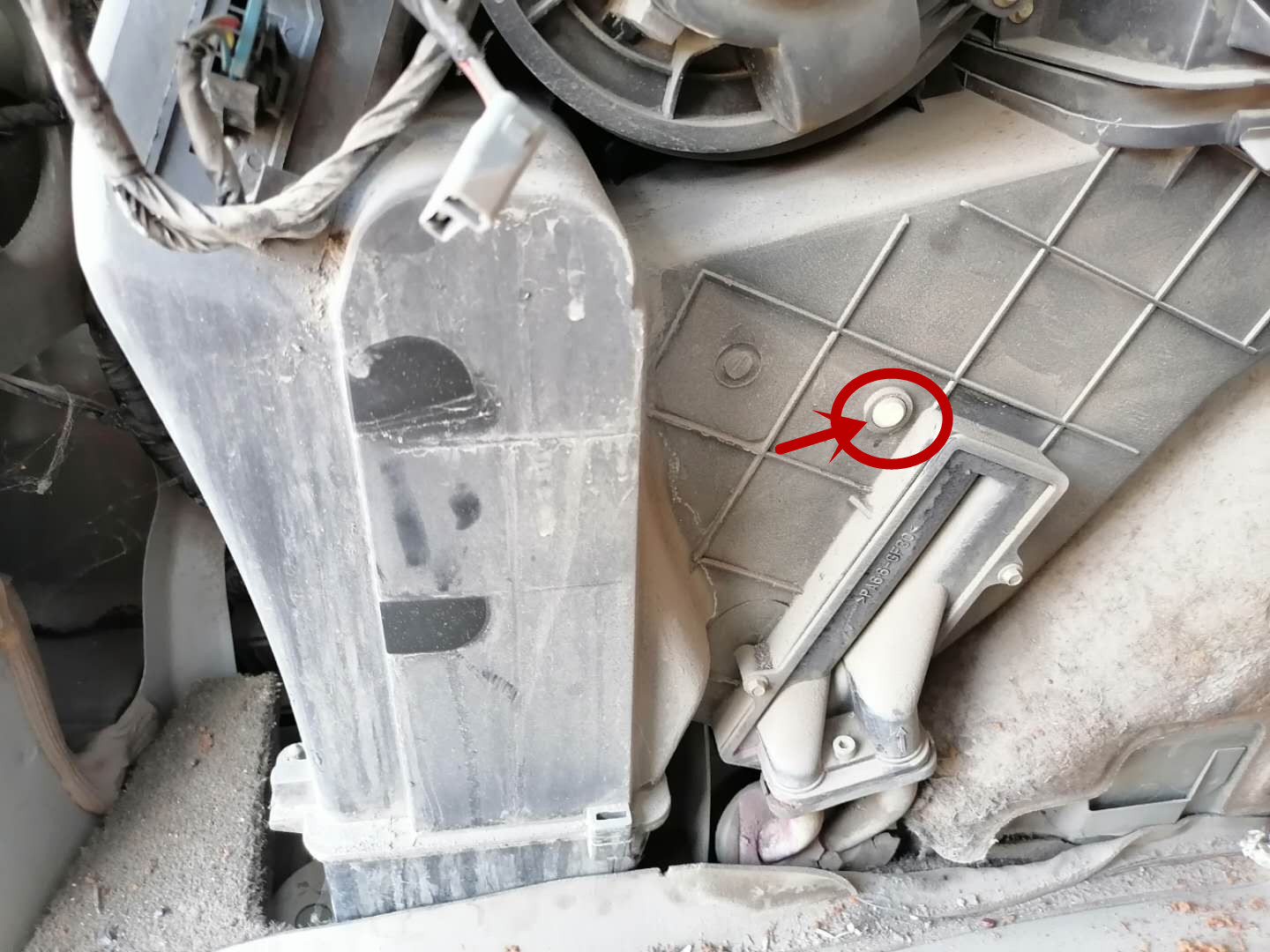 图片[32]_15年车龄的GL8空调不凉维修 两个冷媒泄漏点 300元的拆车压缩机_5a汽车网