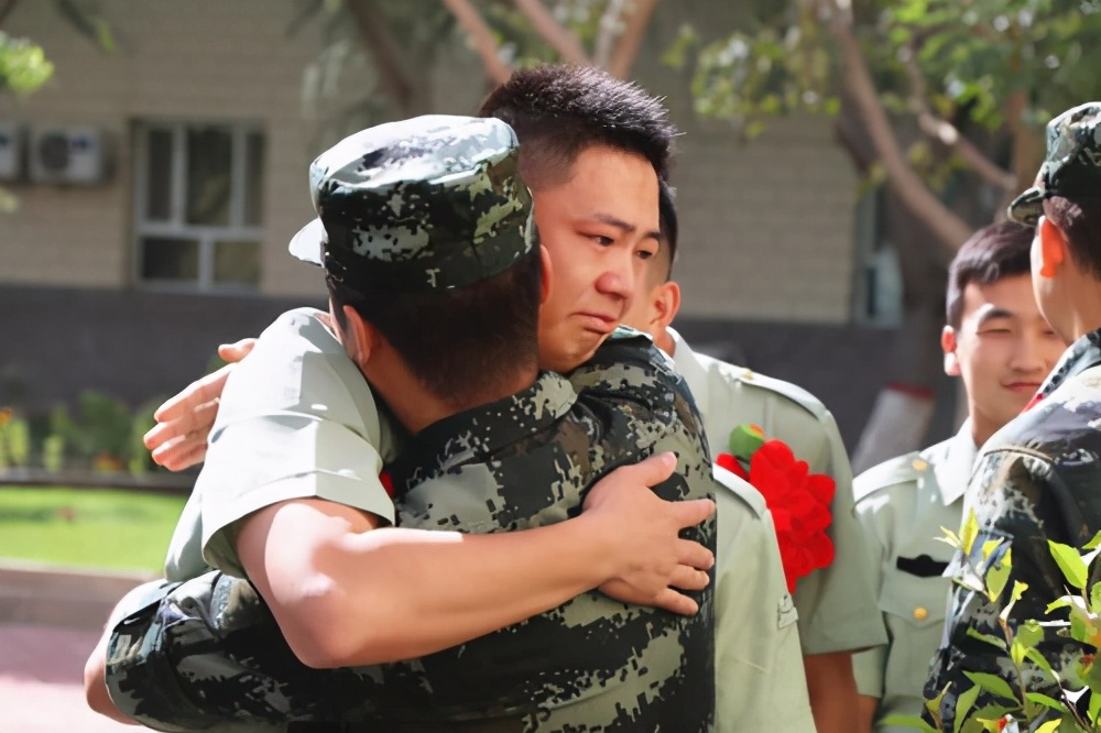 39岁部队行政副团两年，是降职转业到省直机关还