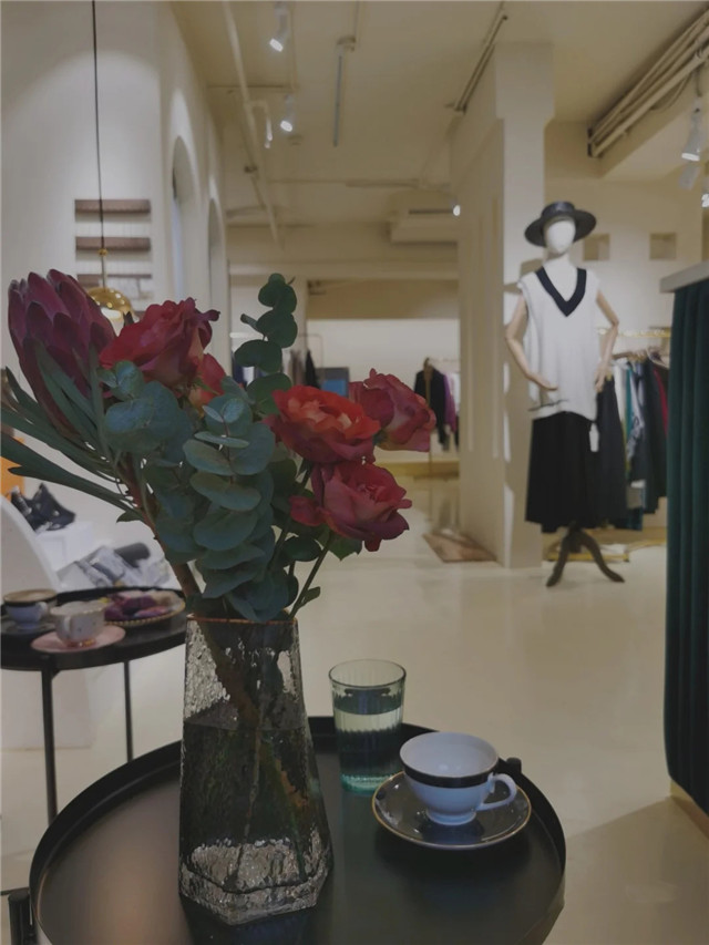 合肥服装集合店装修设计，服装+咖啡，混搭风新型实体店装修