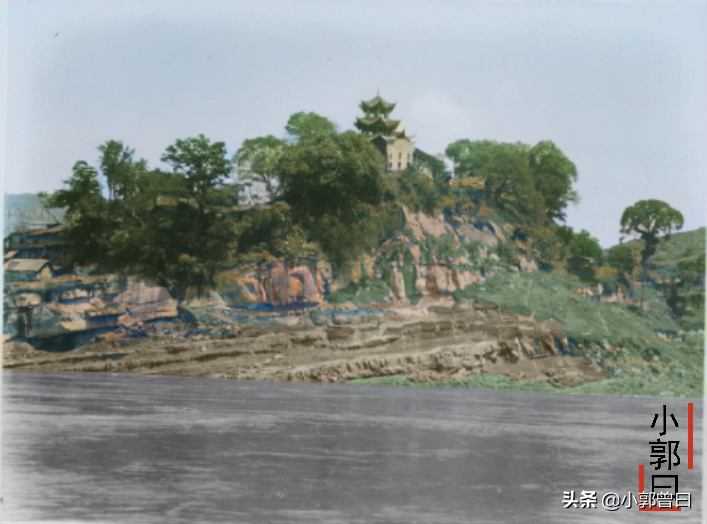 1926年镜头下的山城重庆：并流的江水与古老的城墙绘成山水图