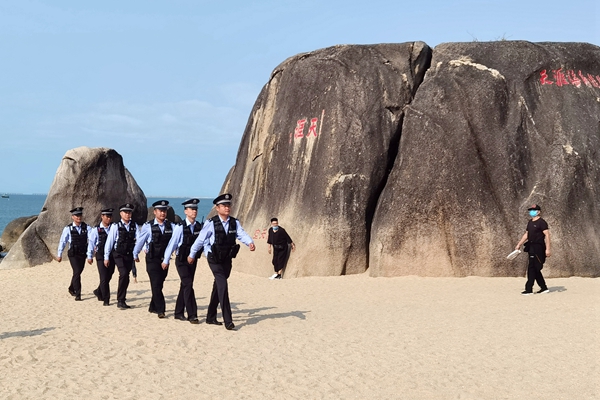 海南公安全力以赴确保元宵佳节平安祥和