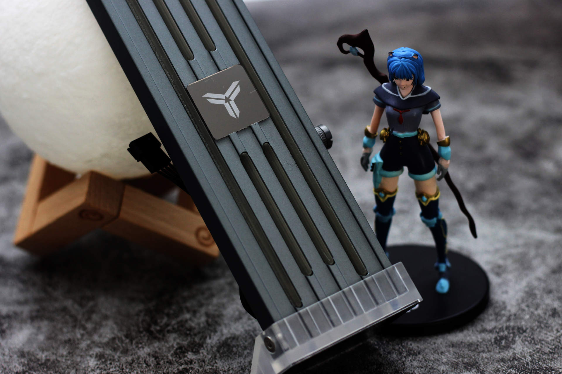 机箱通透，水冷好用，发光体聚集打造“光污染”