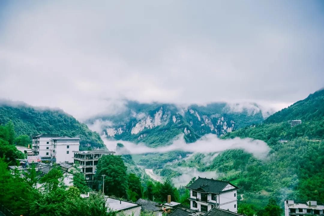 推窗观山景，卧榻听鸟鸣，去恩施大峡谷一定要住这里