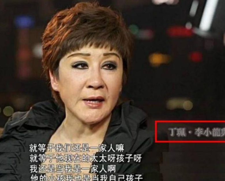 向华强和前妻的女儿，不愿和爸爸扯上关系，如今她优秀得让人羡慕