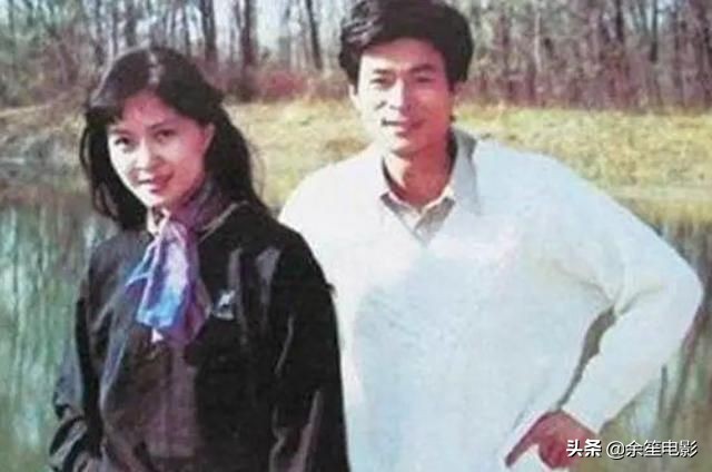 80年代当红女星方舒，二婚嫁给小十岁屠洪刚，如今过得怎么样了？