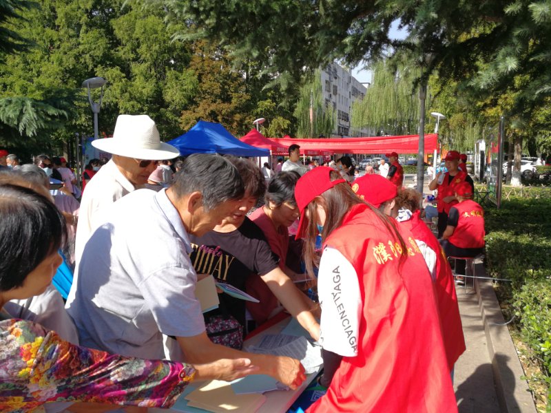 市科技局开展龙都广场周六志愿服务活动