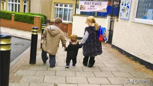 90厘米“袖珍女孩”，不顾父母反对生子，孩子出