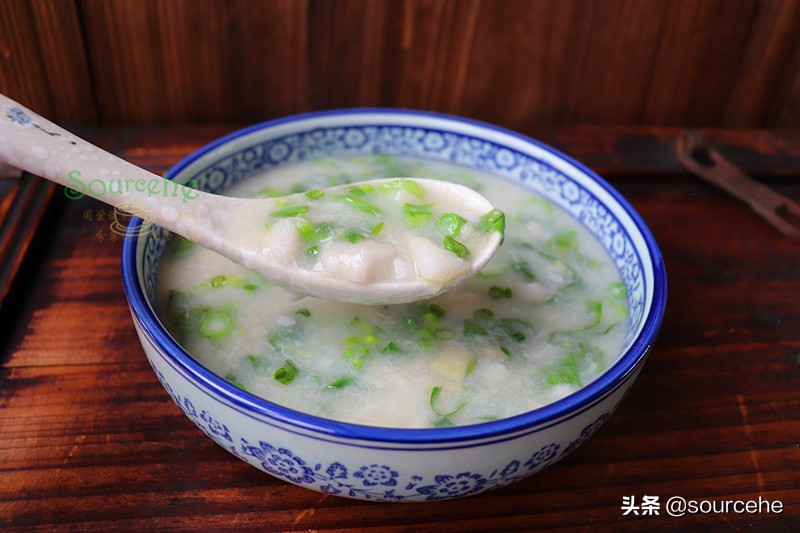 煮芋头汤时加菜心，浓稠香滑，菜心翠绿清甜、处暑之后要常吃