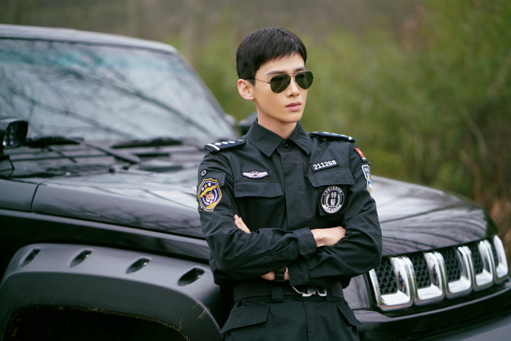 Bai Jingting had screen first kiss eventually, 