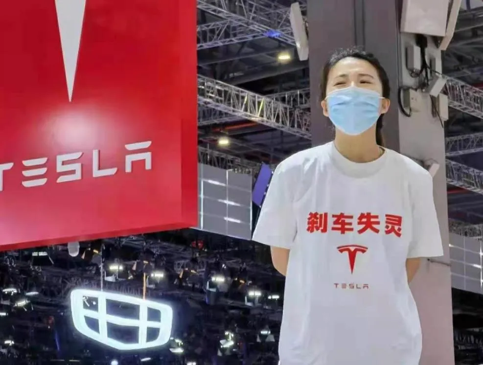 特斯拉公布事故数据自证清白,网友:刹了40多次都没刹住?