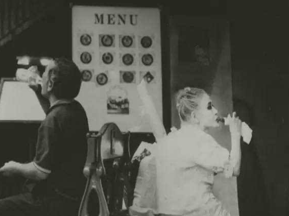 她是日本受人尊重的站街女，苦等60年，只为等一