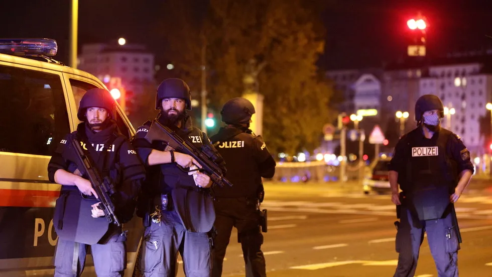 奥地利发生恐袭7人遭枪击身亡 目击者称有人用机枪扫射