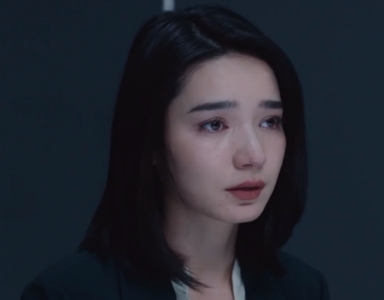 《暴风眼》代斯演技很好，颜值也不输热巴，遗憾的是总是演配角