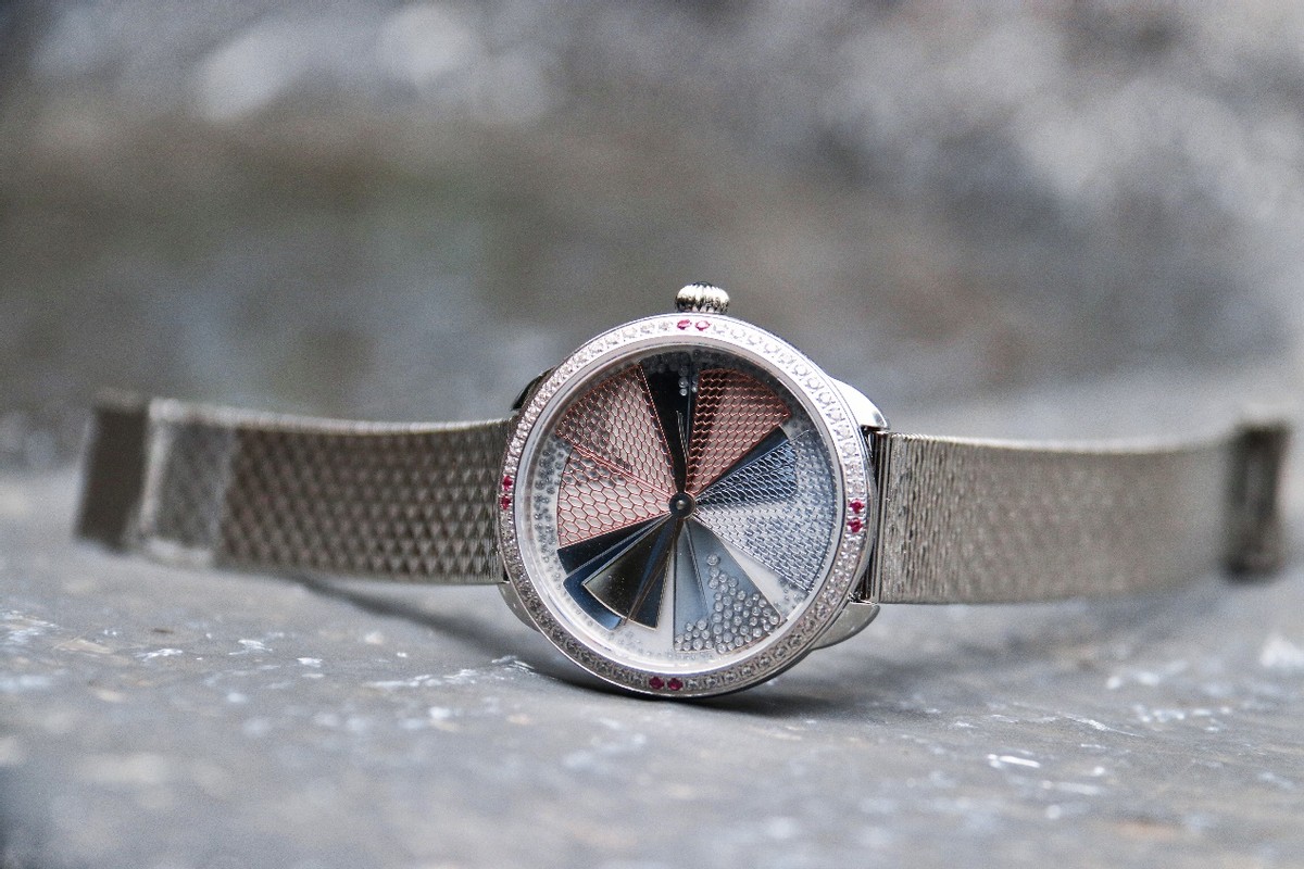 女士手表都如此美？釉上造物臻选精致手表，宛若芳华极致奢华之美