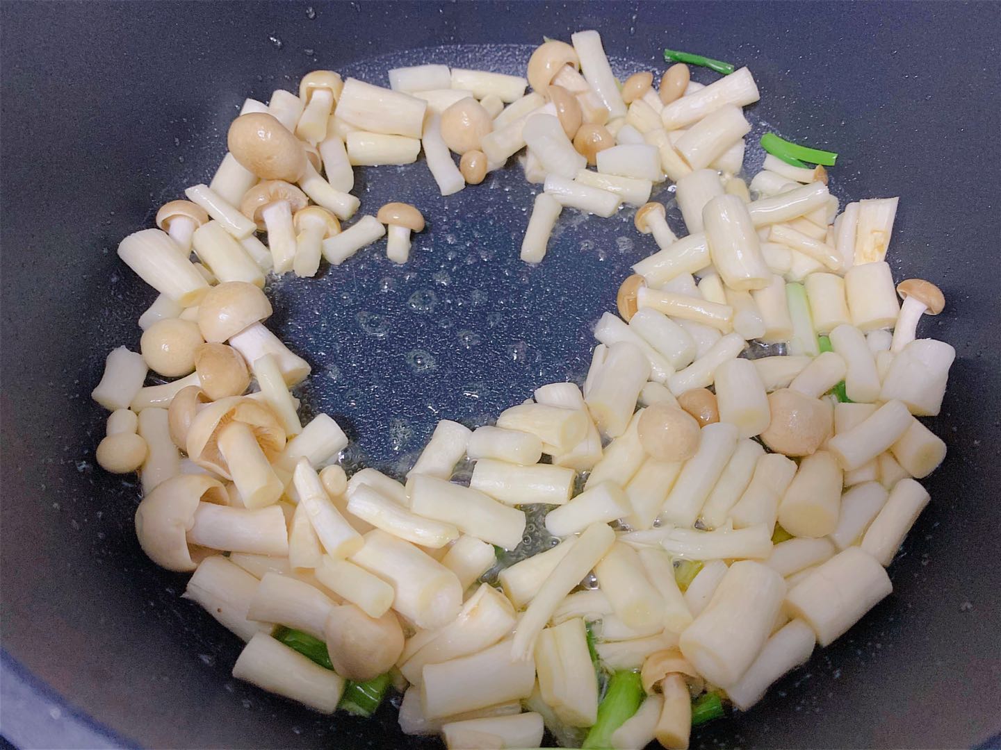 图片[7]-菌菇豆腐蛋花汤做法步骤图 5块钱煮1锅赛过喝骨头汤-起舞食谱网