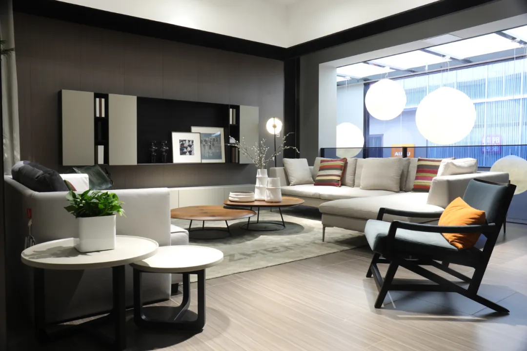 坐下来享受幸福，写臻家居千平独立大店亮相成都富森美