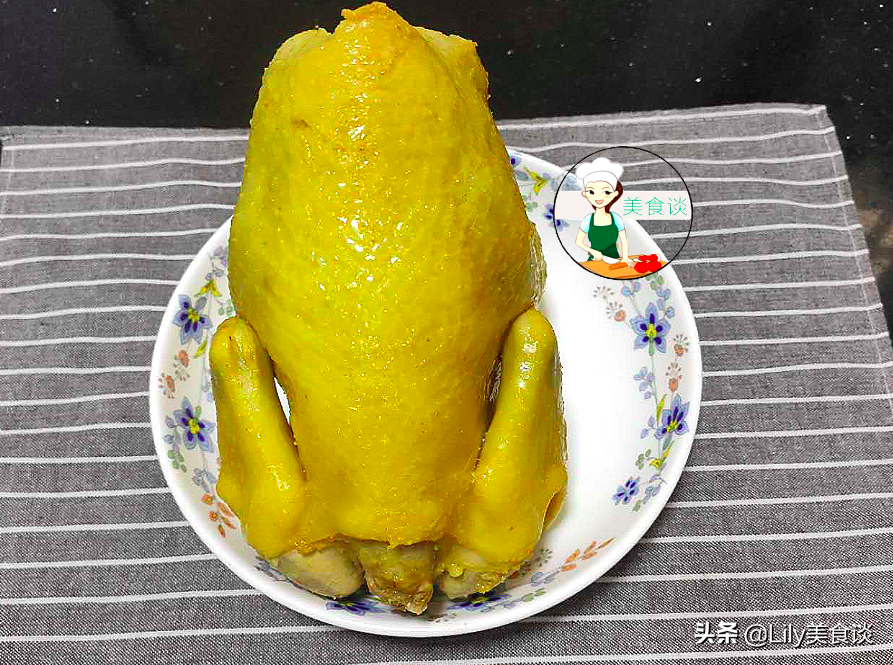 家常鹽焗雞做法，不用埋在鹽堆裡，只需一種調料，跟買的一樣好吃