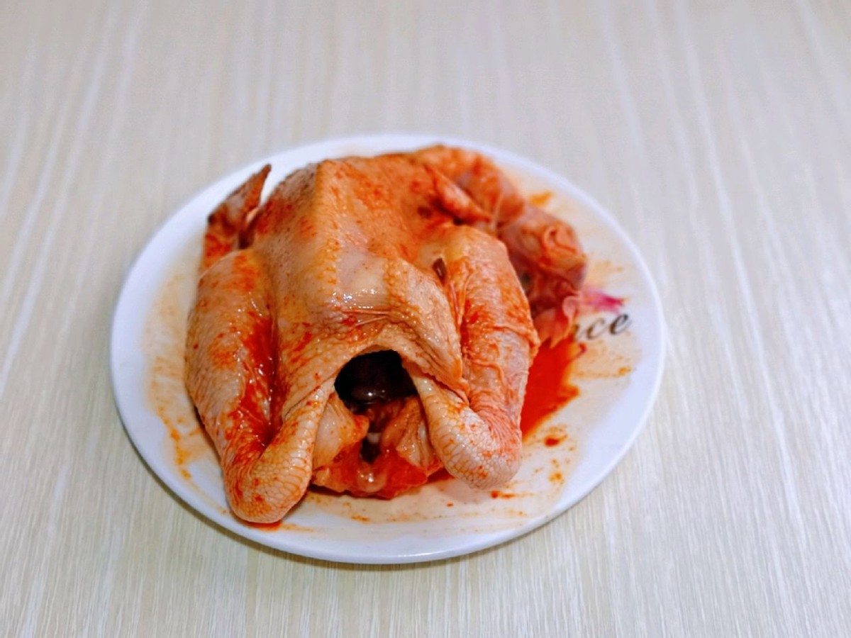 空气炸锅版辣酱烤鸡，鸡肉鲜嫩又入味，味道好吃，做法简单